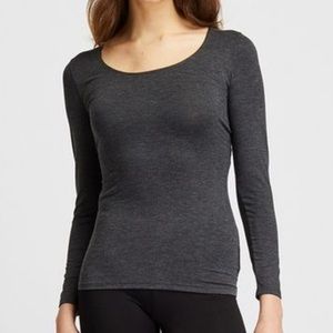 RESERVED) HEATTECH Ultra warm crew neck + leggings (Black), Women's  Fashion, Tops, Longsleeves on Carousell